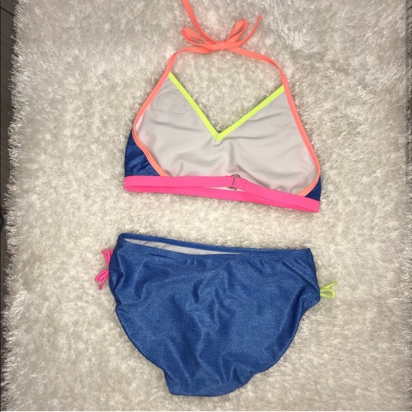 Cute two-piece swim suit - Picture 2 of 4